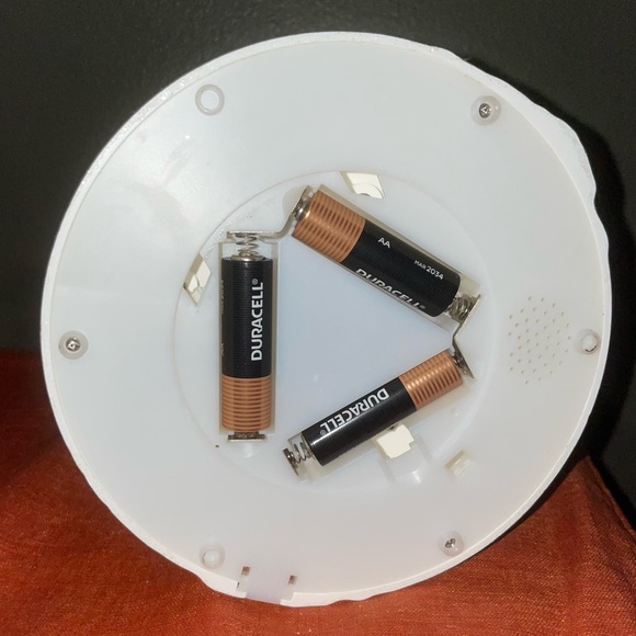 Bath & Body Works Santa Sleigh Water Globe 3 Wick Candle Holder - Picture 5 of 9